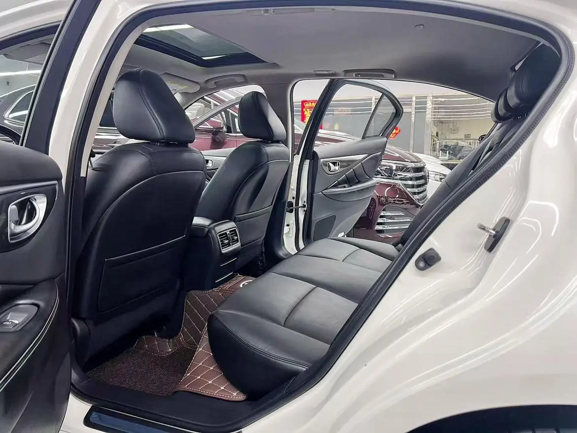 Infiniti Q50L 2018 2.0T Comfort China VI