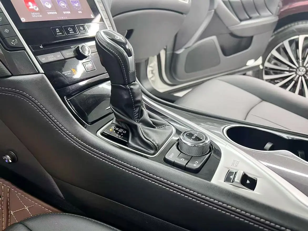 Infiniti Q50L 2018 2.0T Comfort China VI
