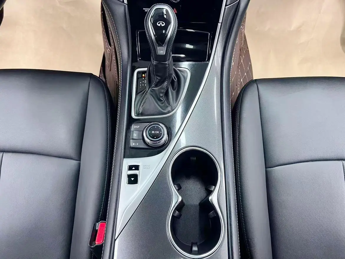 Infiniti Q50L 2018 2.0T Comfort China VI