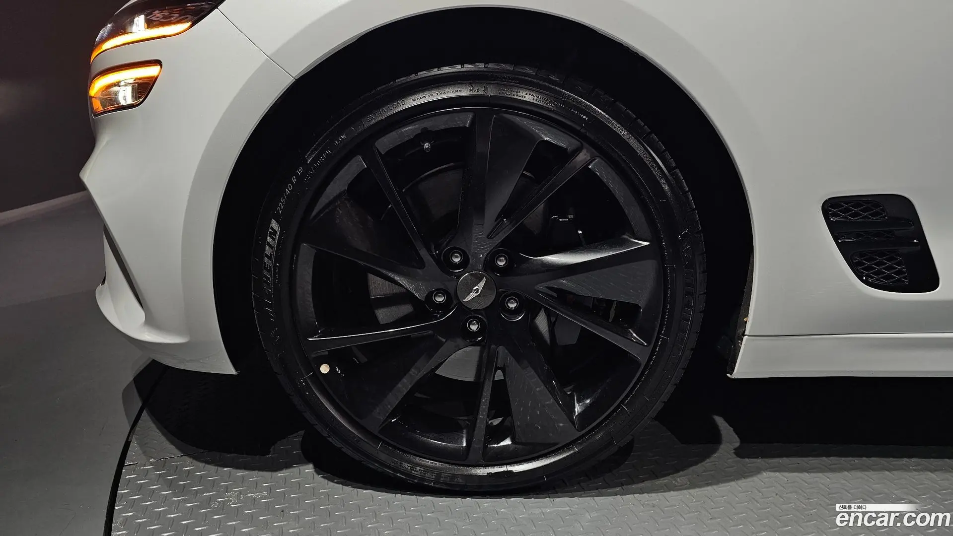 Genesis G70 Gasoline 2.0T 2WD