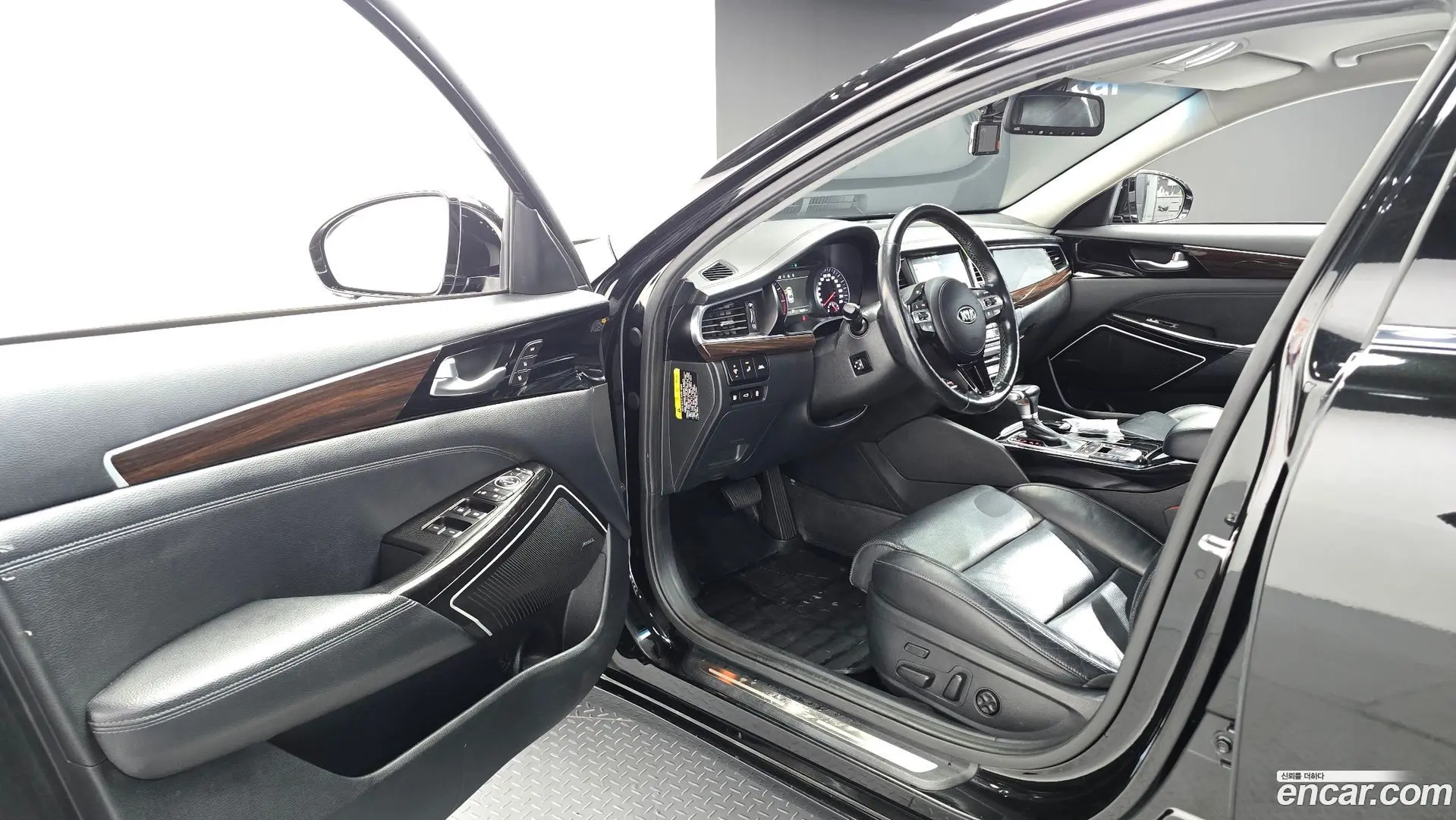 Kia K7 3.0 LPI Prestige (Rental Car)