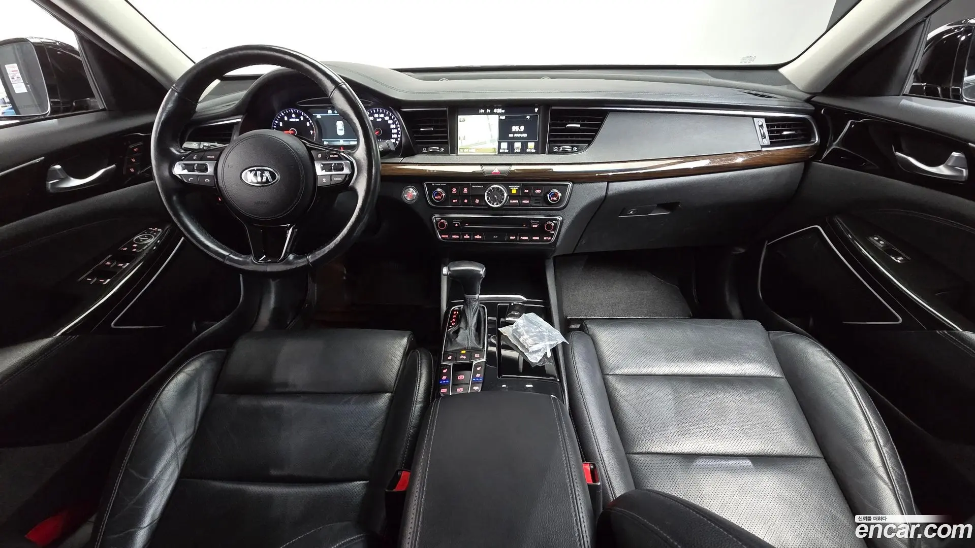 Kia K7 3.0 LPI Prestige (Rental Car)
