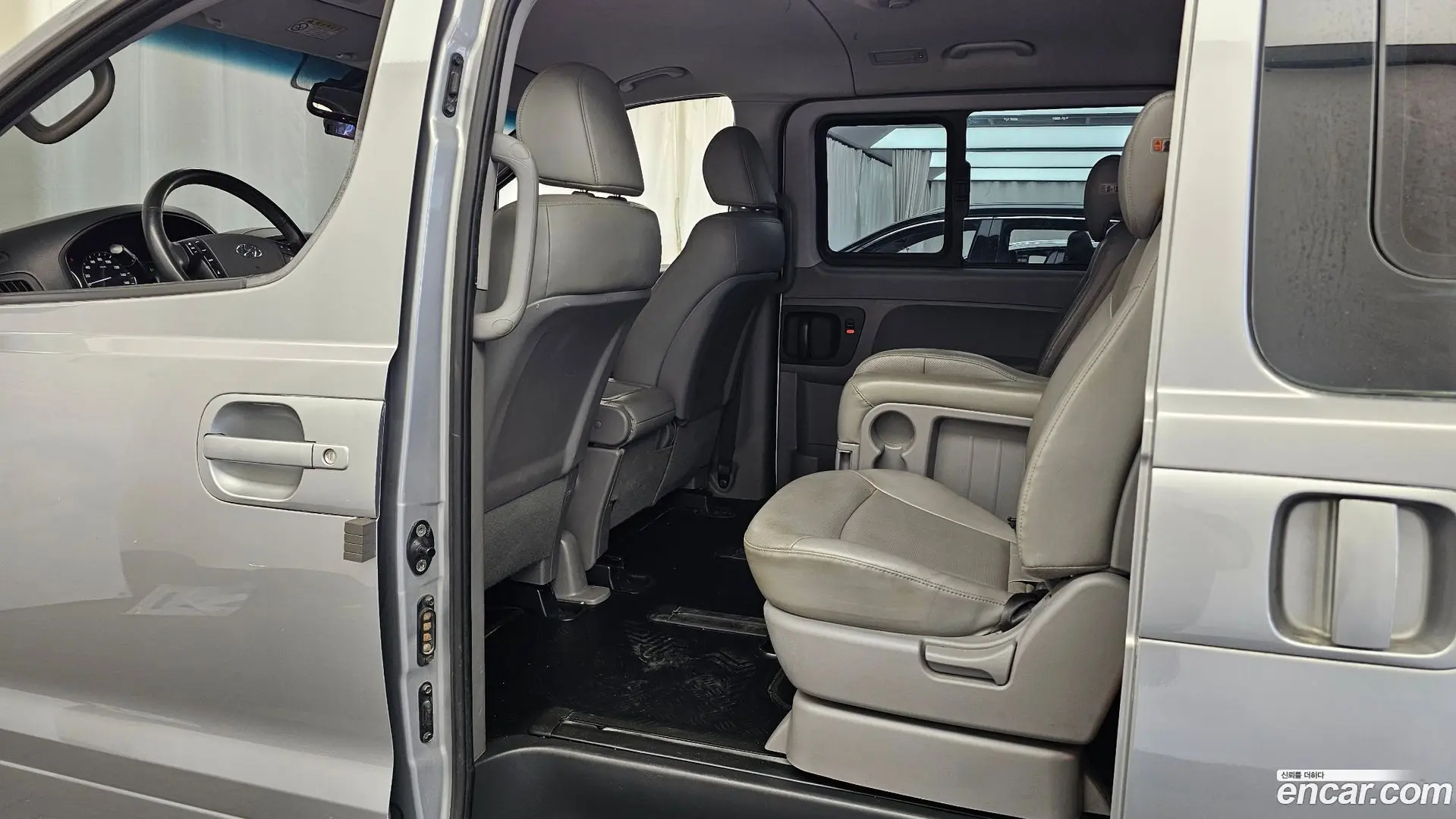 Hyundai Starex 4WD Wagon 12-Seater