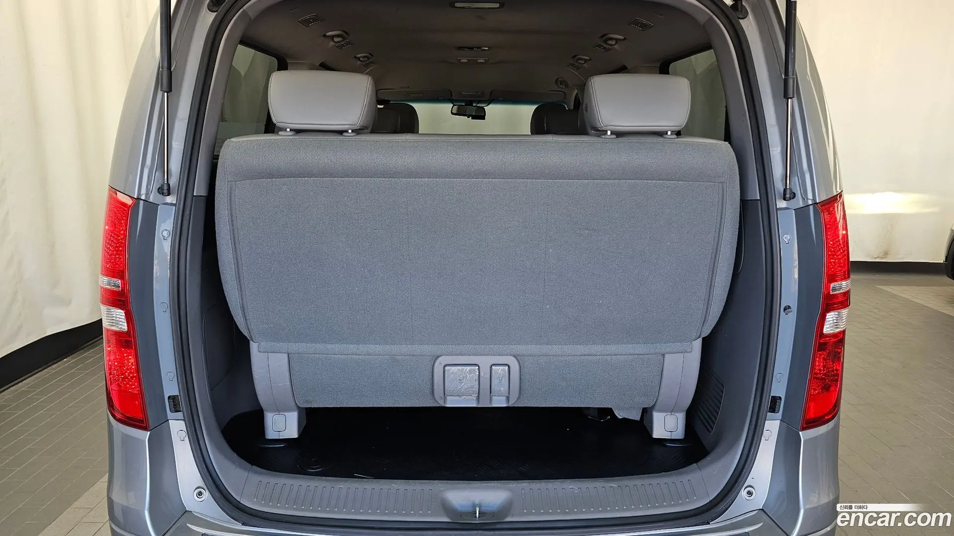 Hyundai Starex 4WD Wagon 12-Seater