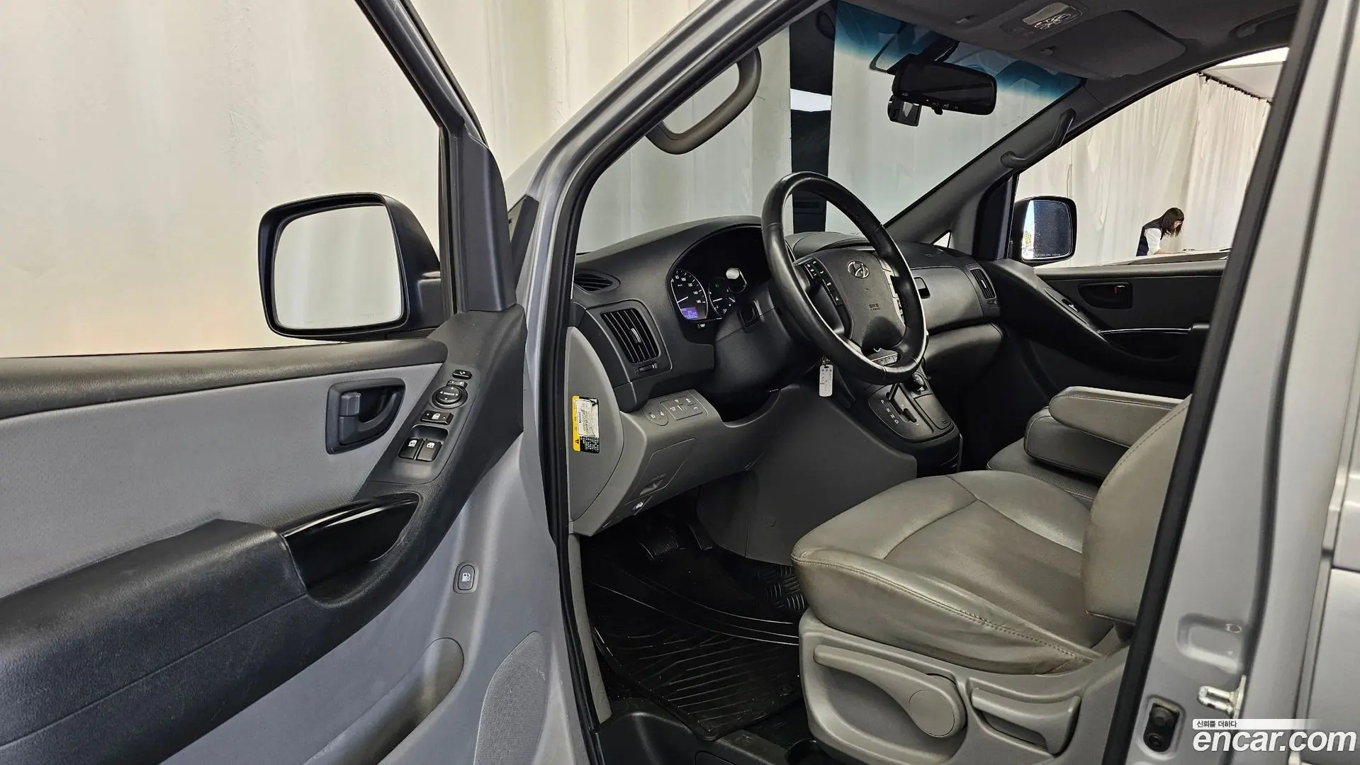 Hyundai Starex 4WD Wagon 12-Seater