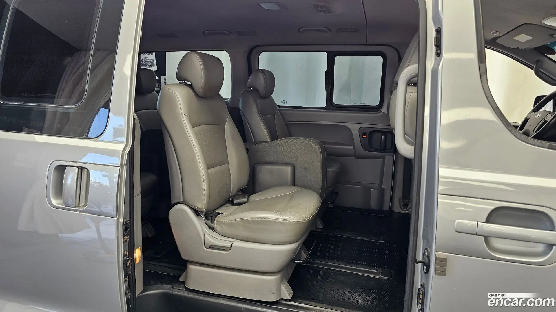 Hyundai Starex 4WD Wagon 12-Seater