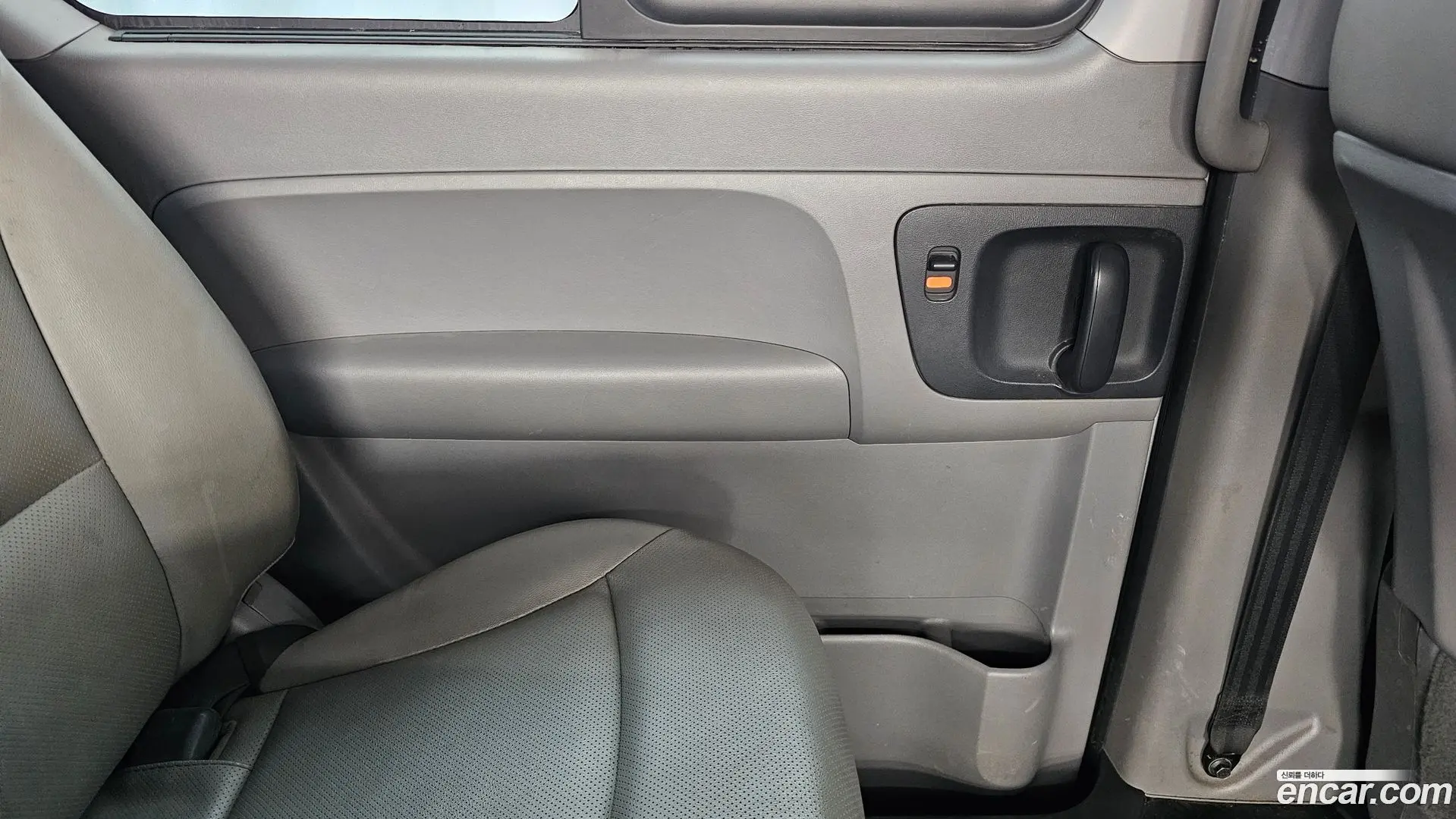 Hyundai Starex 4WD Wagon 12-Seater