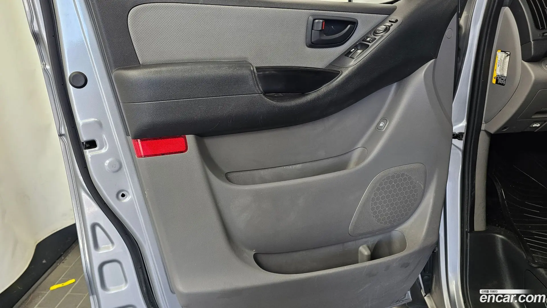 Hyundai Starex 4WD Wagon 12-Seater