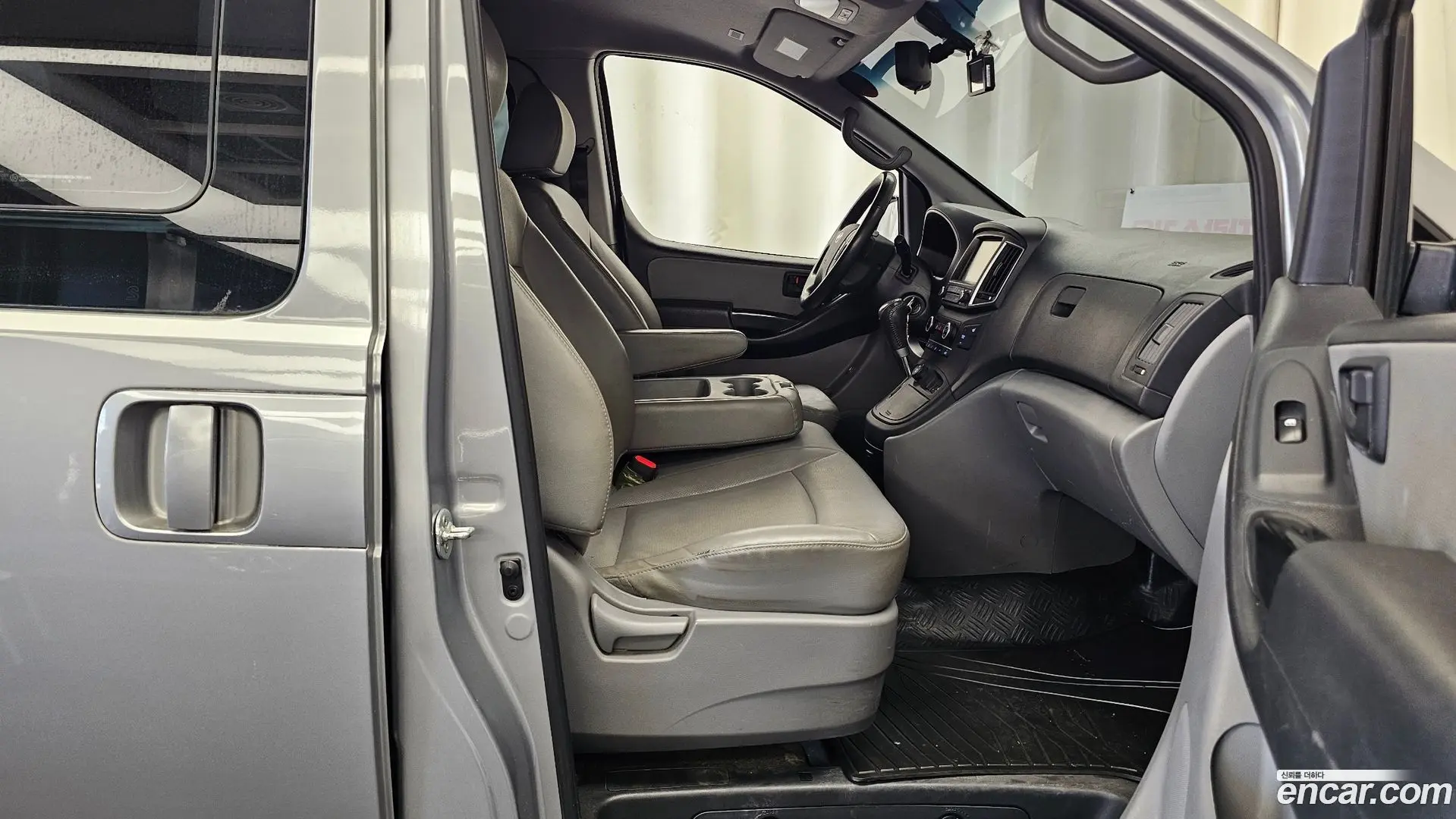 Hyundai Starex 4WD Wagon 12-Seater