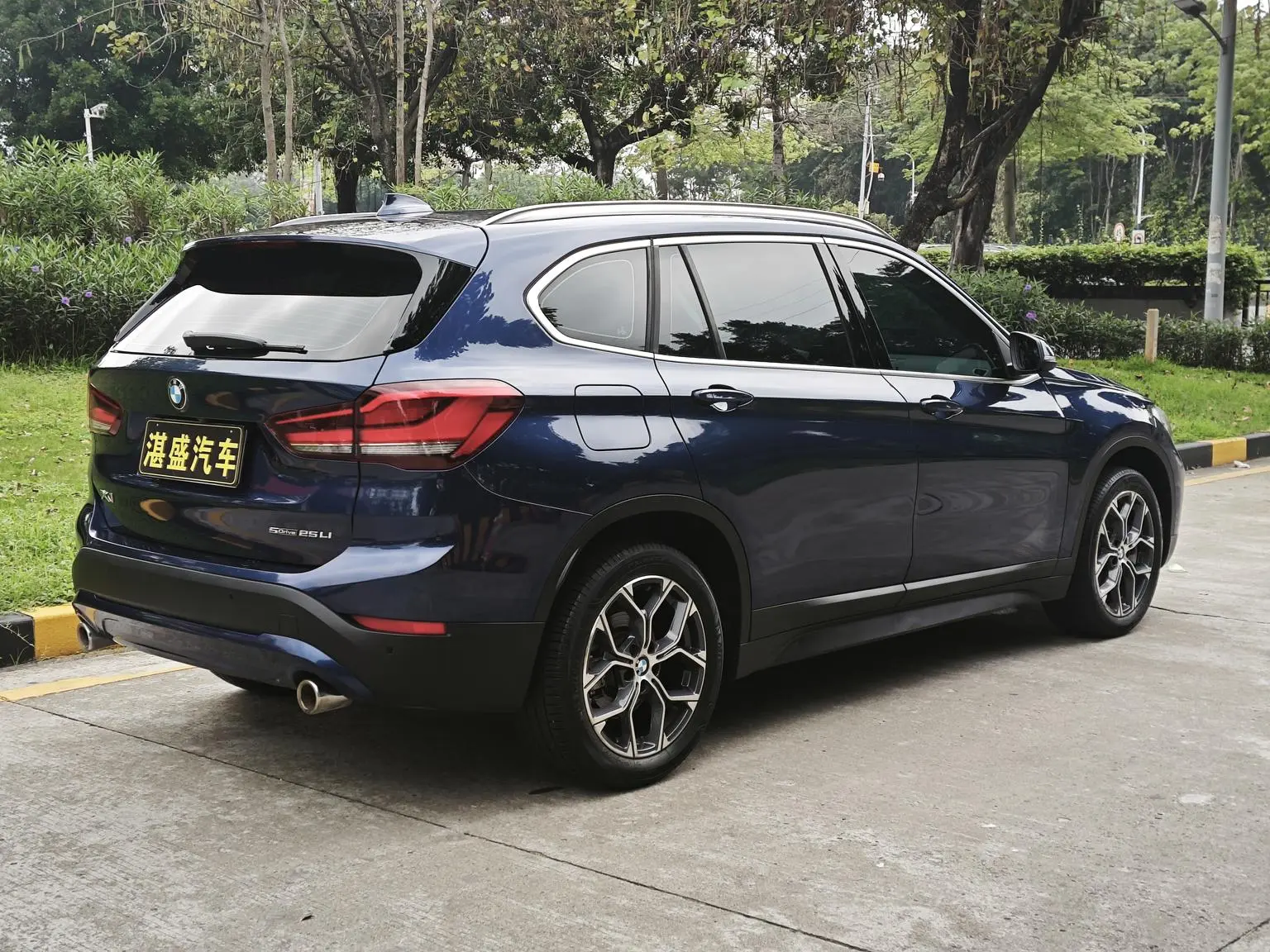 BMW X1 2020 sDrive25Li Leading