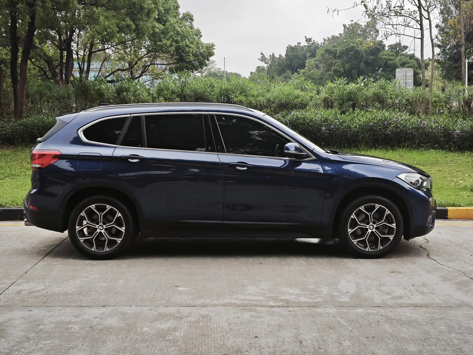 BMW X1 2020 sDrive25Li Leading