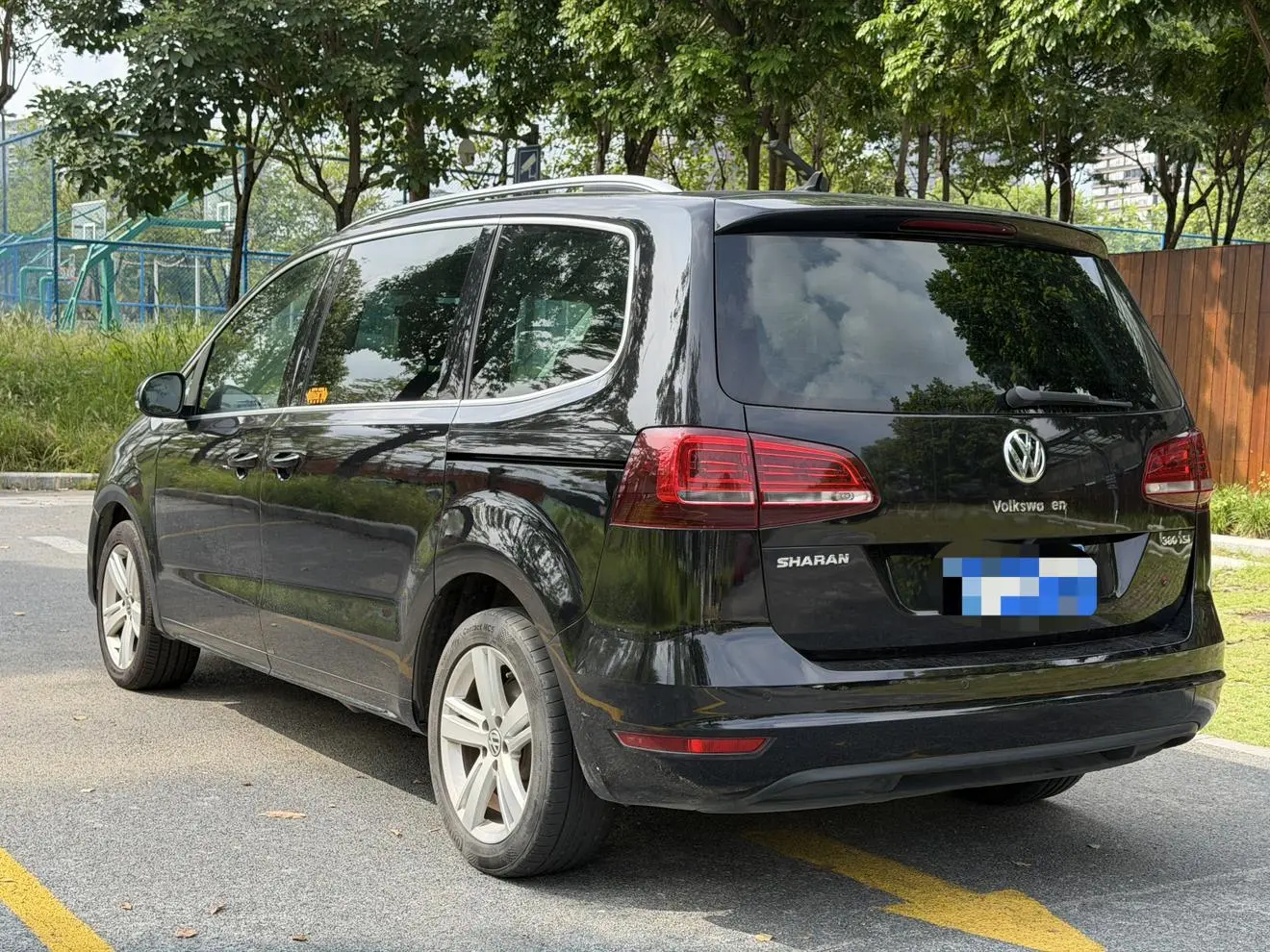 Volkswagen Sharan 2018 380TSI 6 seat