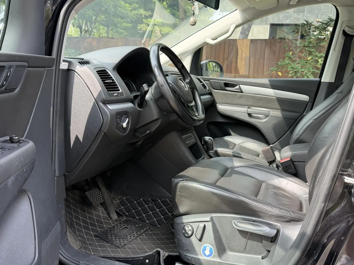 Volkswagen Sharan 2018 380TSI 6 seat