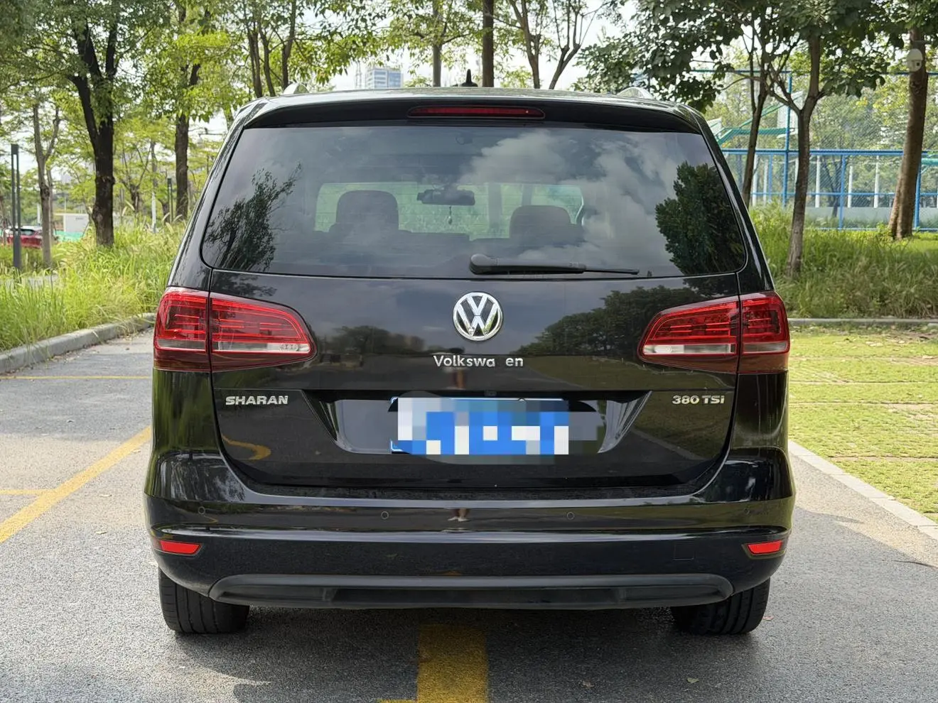 Volkswagen Sharan 2018 380TSI 6 seat