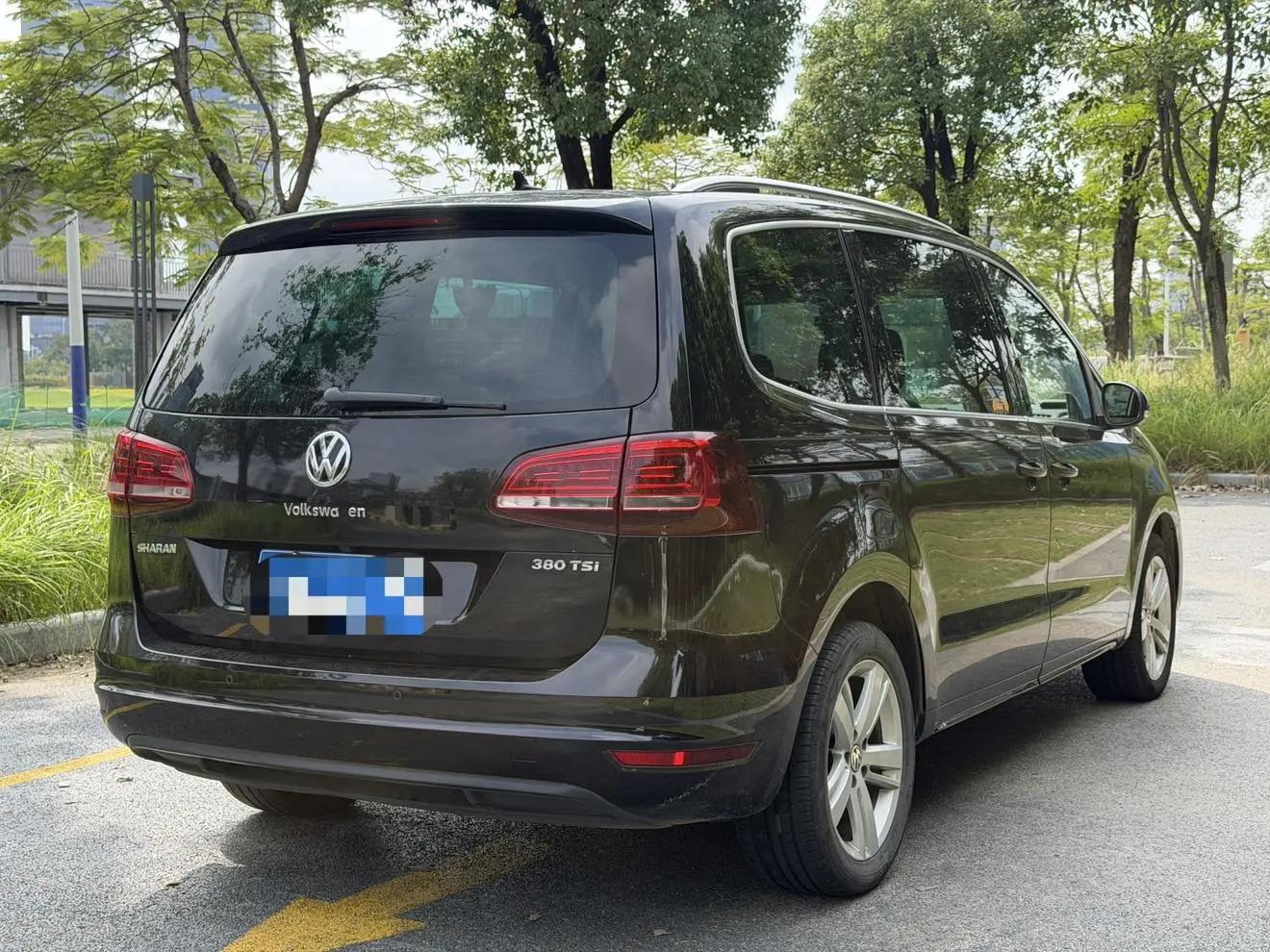 Volkswagen Sharan 2018 380TSI 6 seat
