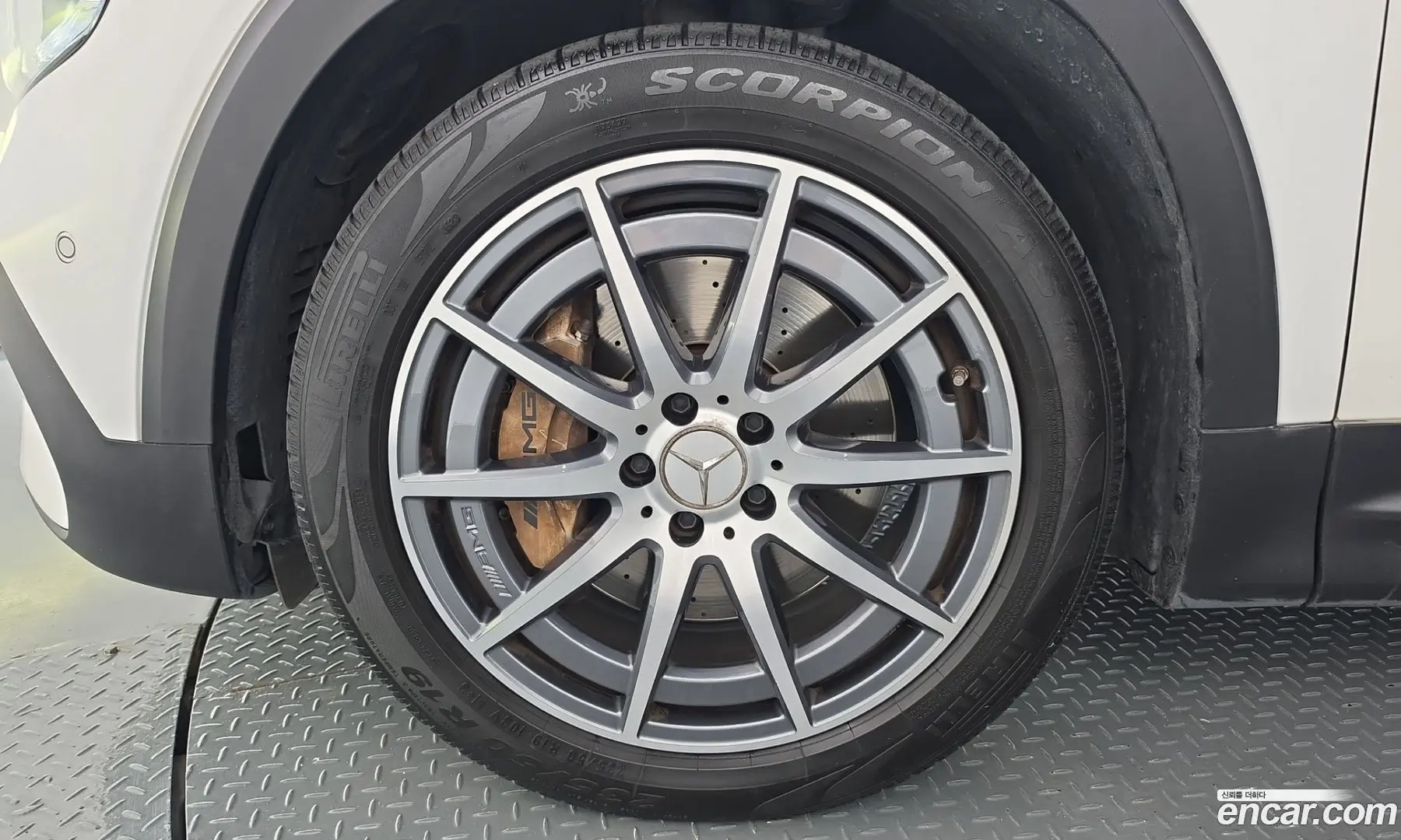 Mercedes-Benz GLB-Class AMG GLB35 4MATIC 2019