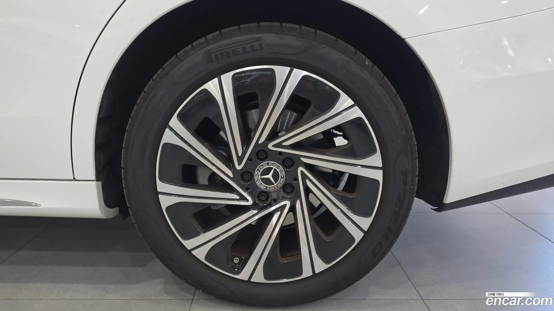 Mercedes-Benz E-Class E300 4MATIC Exclusive 2023