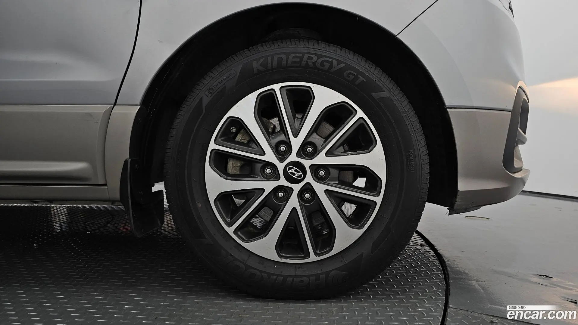 Hyundai Starex Urban 9-Seater