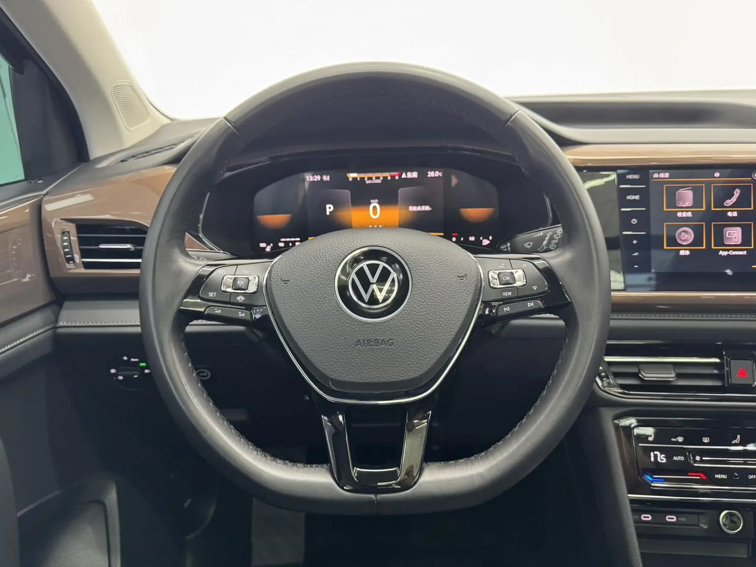 Volkswagen Tharu 2021 280TSI 2WD Luxury
