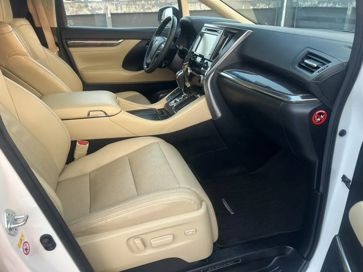 Toyota 2018 Facelift 3.5L Premium