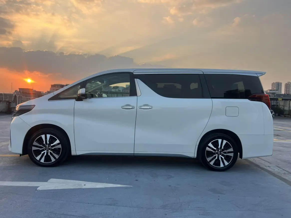 Toyota 2018 Facelift 3.5L Premium
