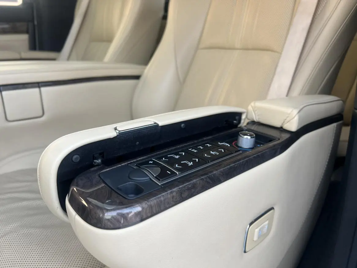 Toyota 2018 Facelift 3.5L Premium