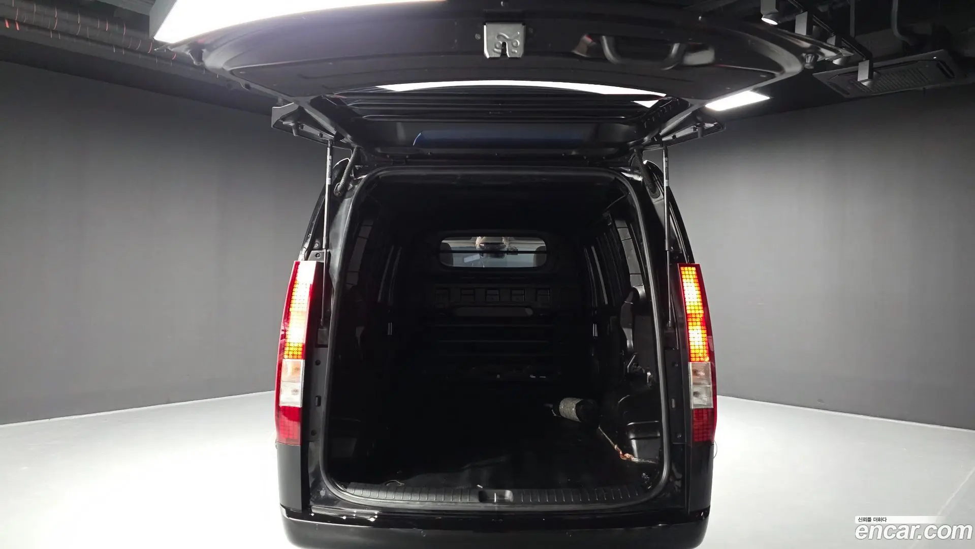 Hyundai Staria L3.5 Cargo 3-Seater
