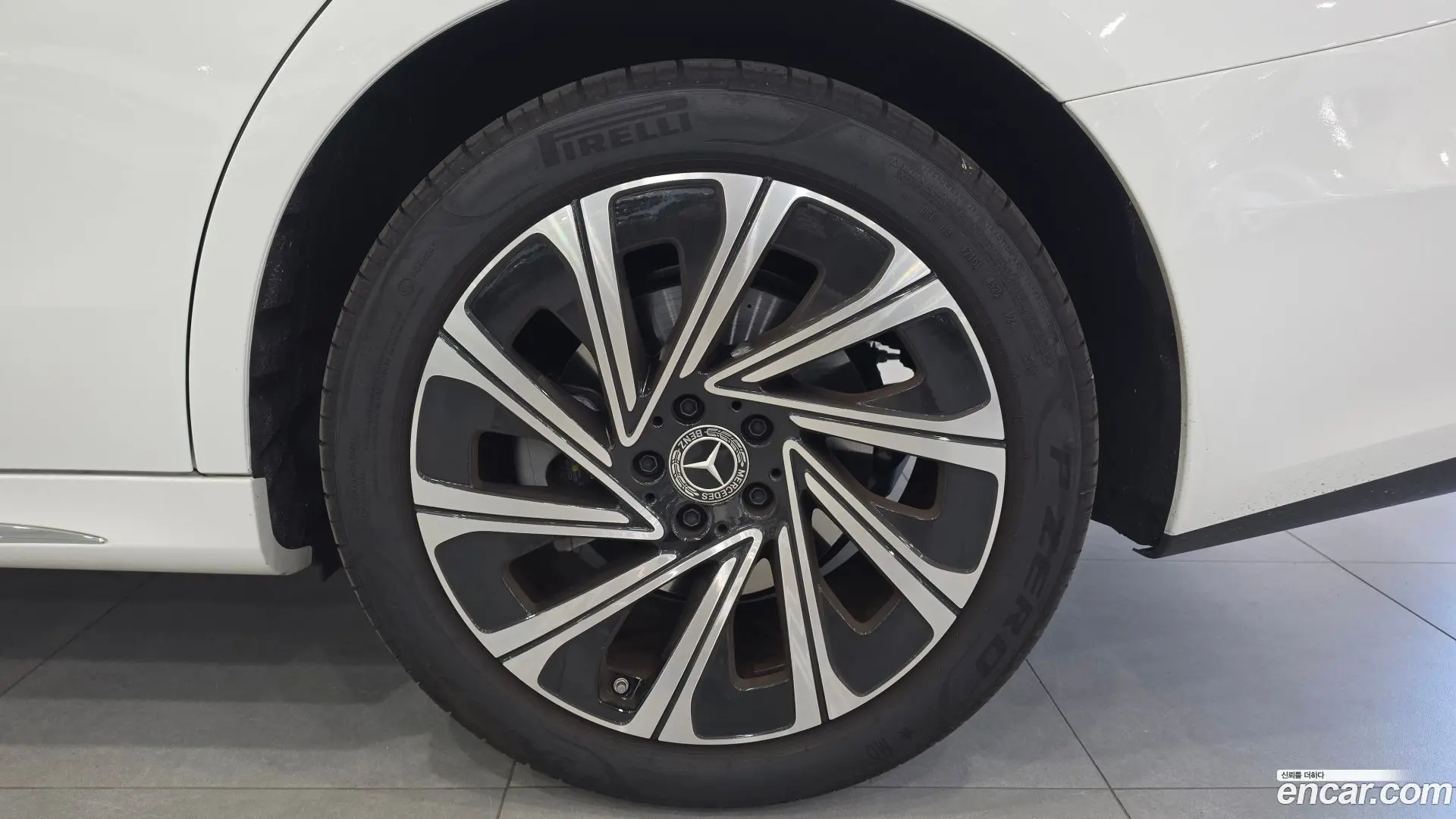 Mercedes-Benz E-Class E300 4MATIC Exclusive 2023