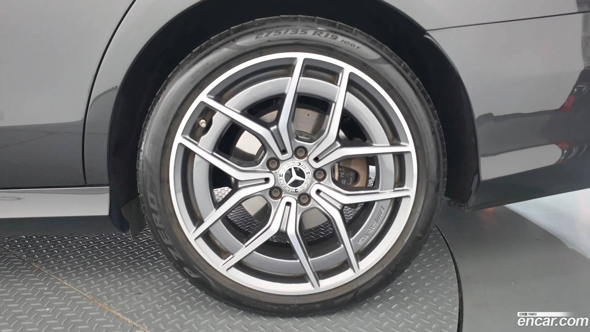 Mercedes-Benz E-Class E220d 4MATIC AMG Line