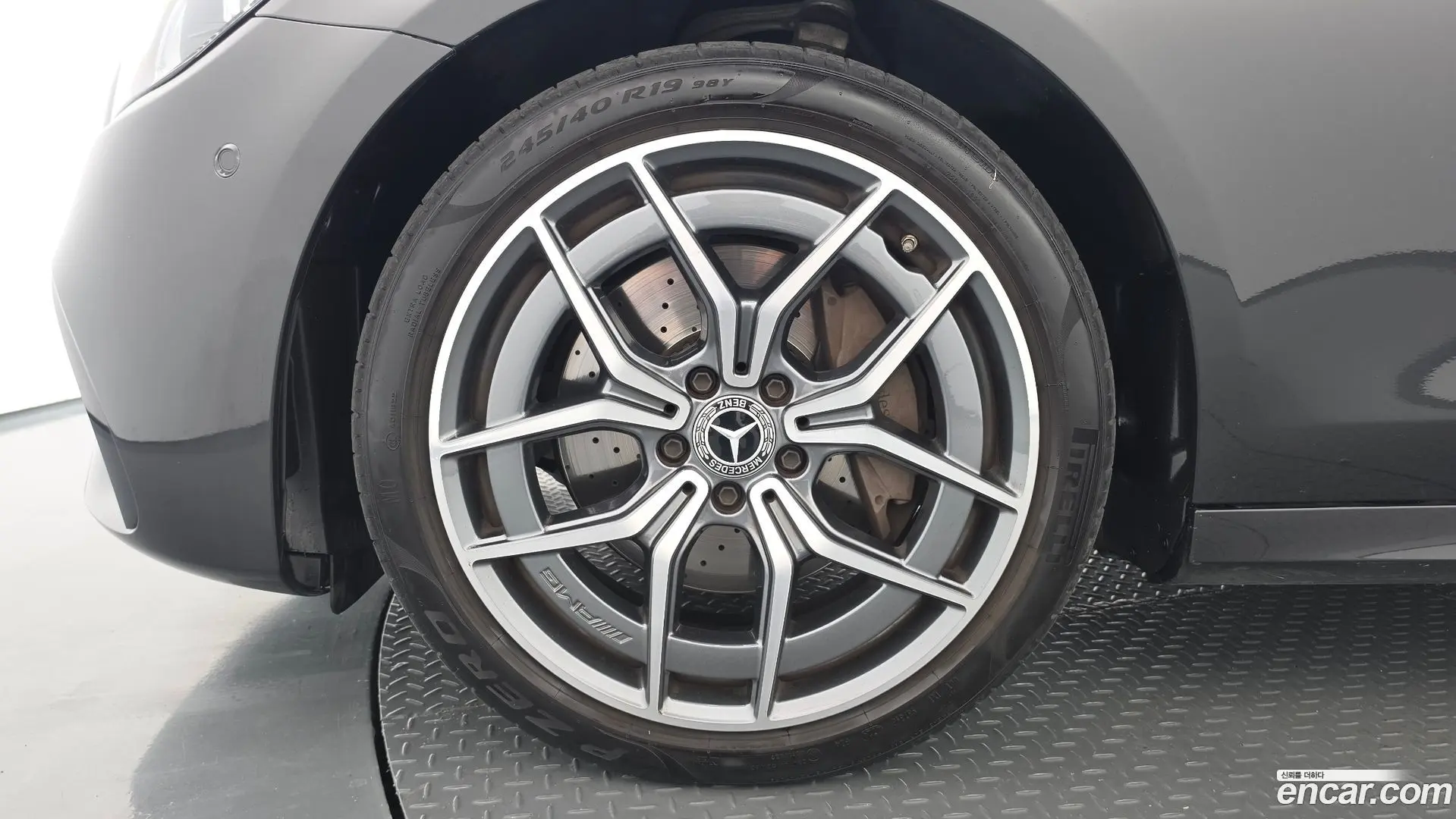 Mercedes-Benz E-Class E220d 4MATIC AMG Line