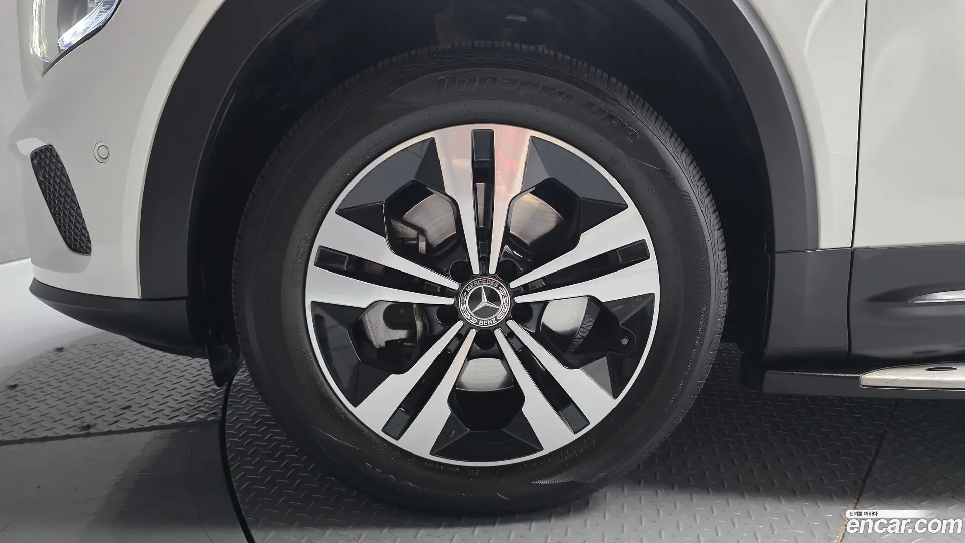 Mercedes-Benz GLB-Class GLB220 2019
