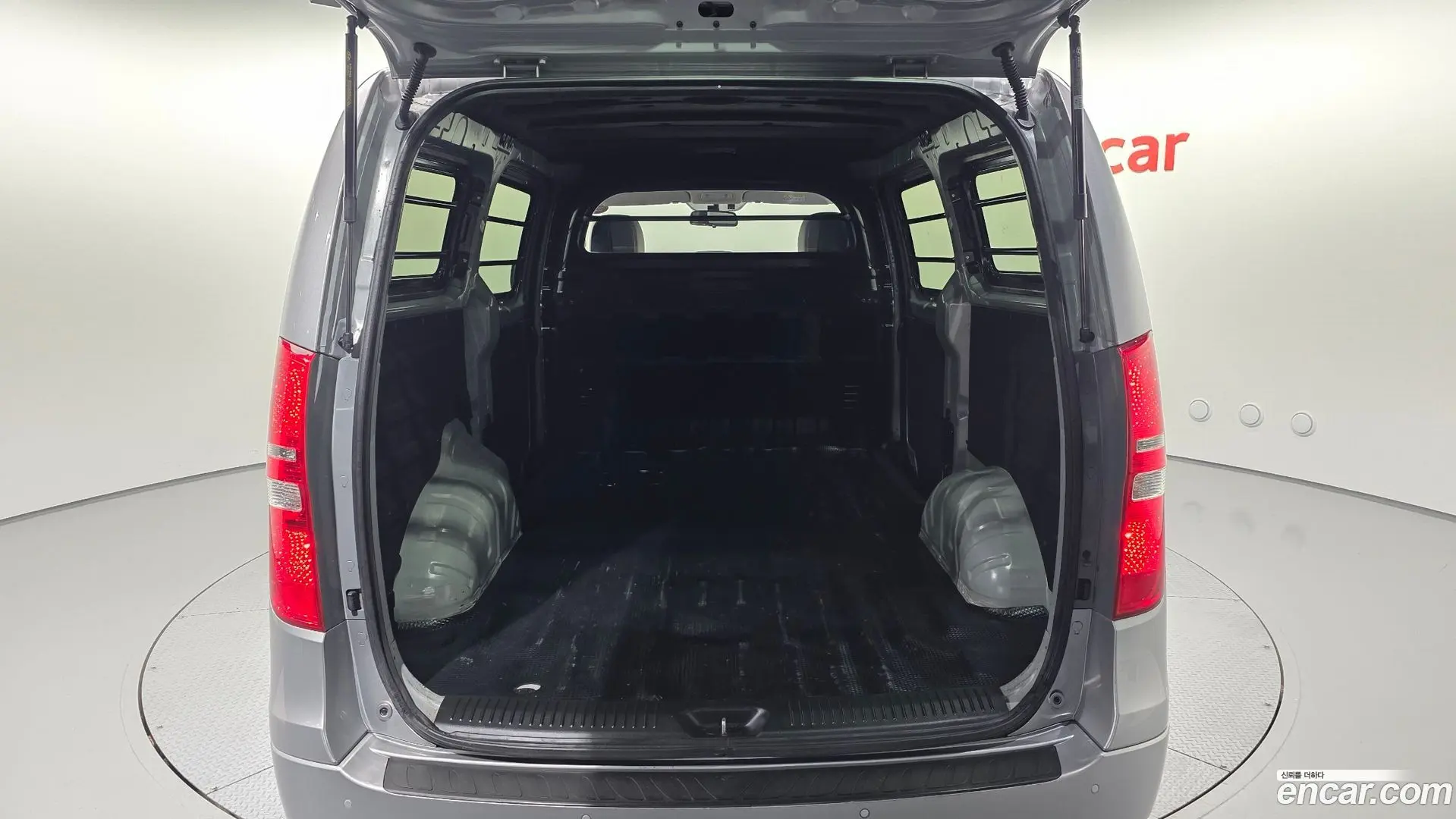 Hyundai Starex Van 3-Seater