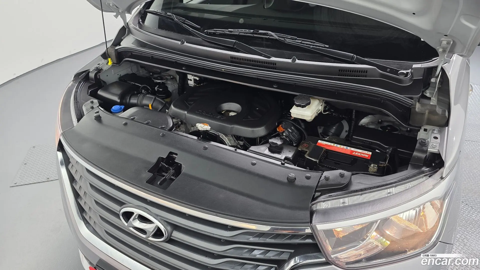 Hyundai Starex Van 3-Seater