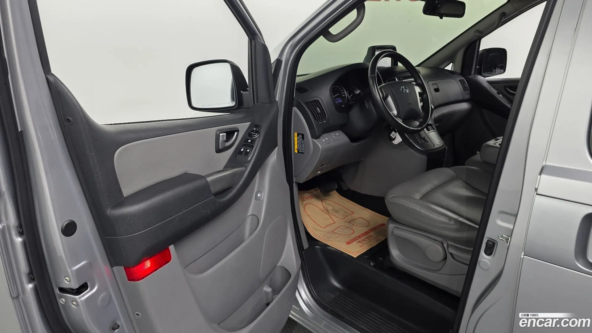 Hyundai Starex Van 3-Seater