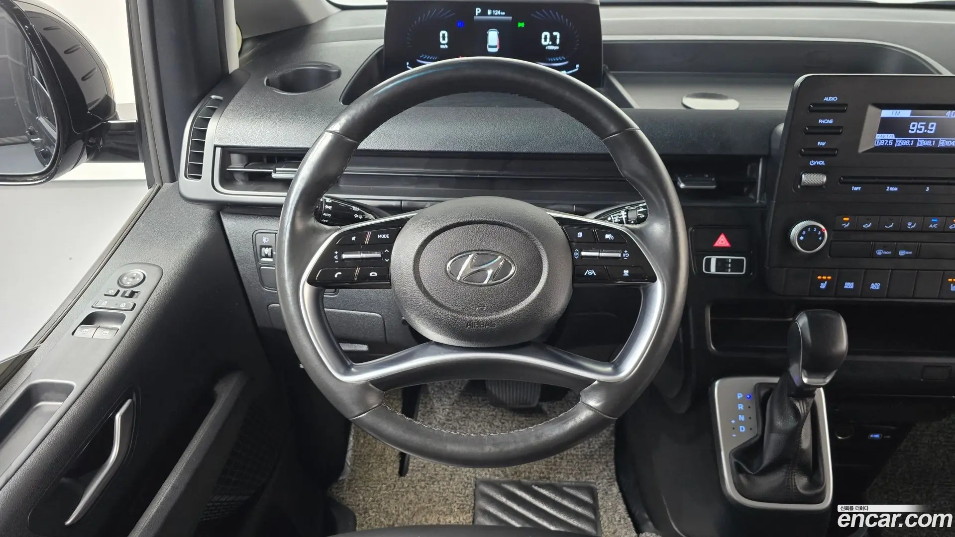 Hyundai Staria Cargo 5-Seater 2021