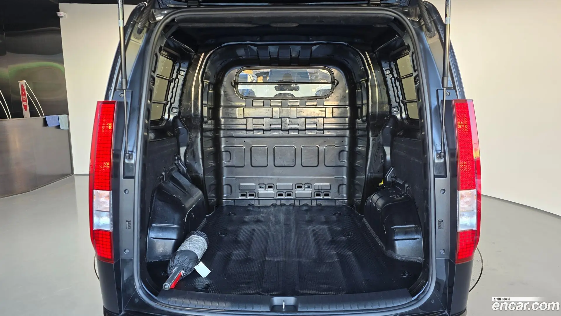 Hyundai Staria Cargo 5-Seater 2021
