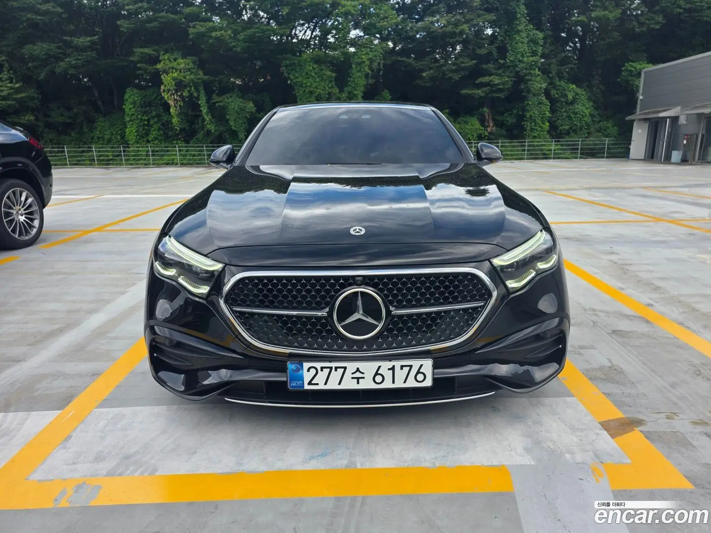 Mercedes-Benz E-Class E300 4MATIC AMG Line 2023
