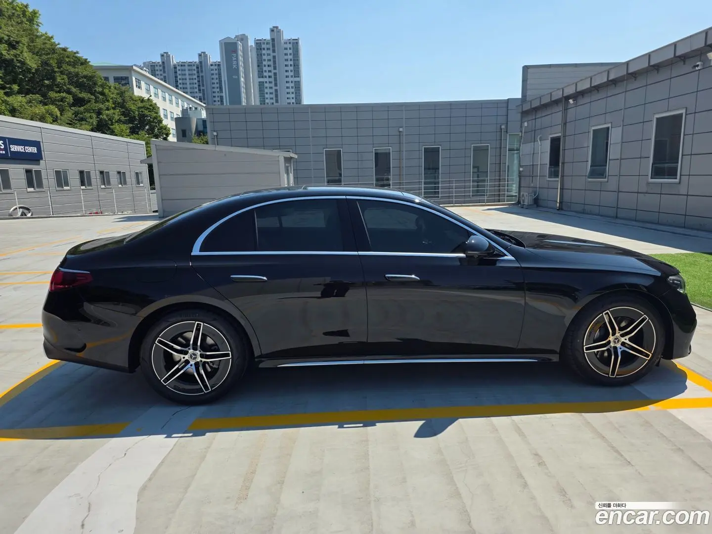 Mercedes-Benz E-Class E300 4MATIC AMG Line 2023