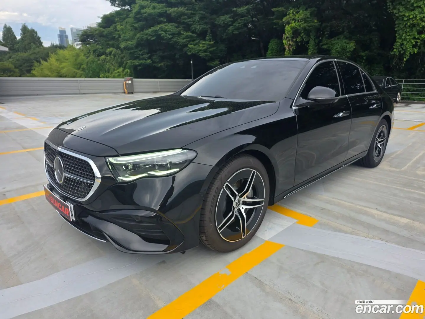Mercedes-Benz E-Class E300 4MATIC AMG Line 2023