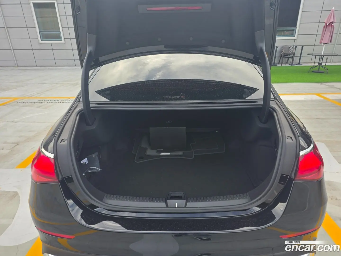 Mercedes-Benz E-Class E300 4MATIC AMG Line 2023
