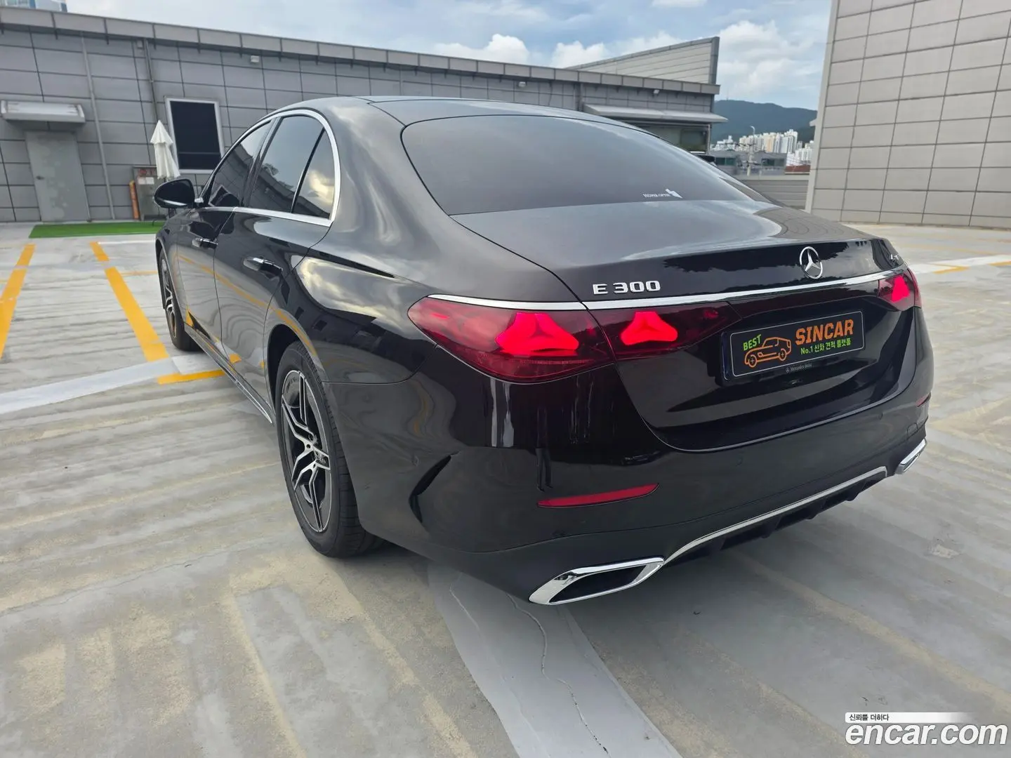 Mercedes-Benz E-Class E300 4MATIC AMG Line 2023