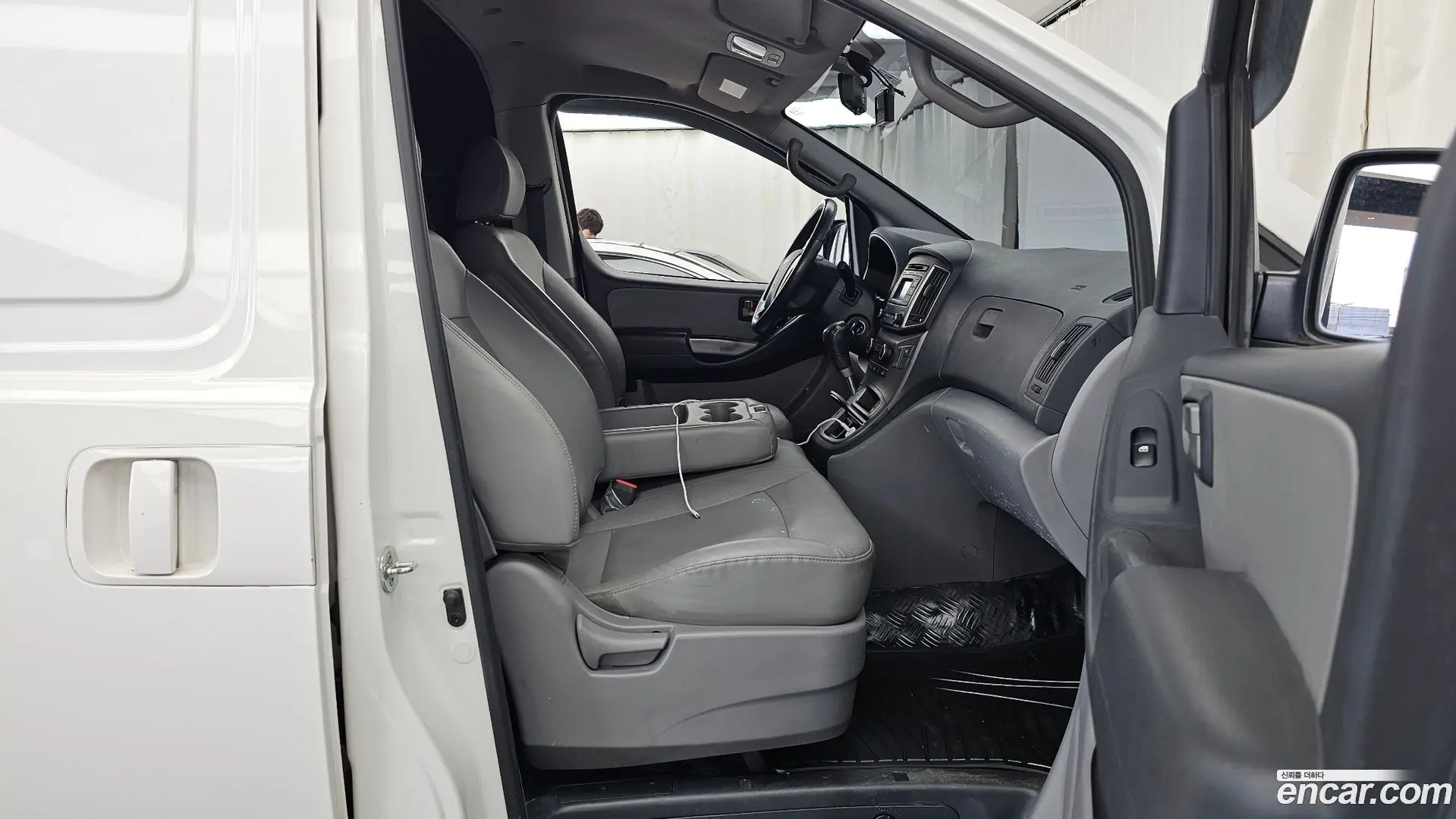 Hyundai Starex Van 3-Seater