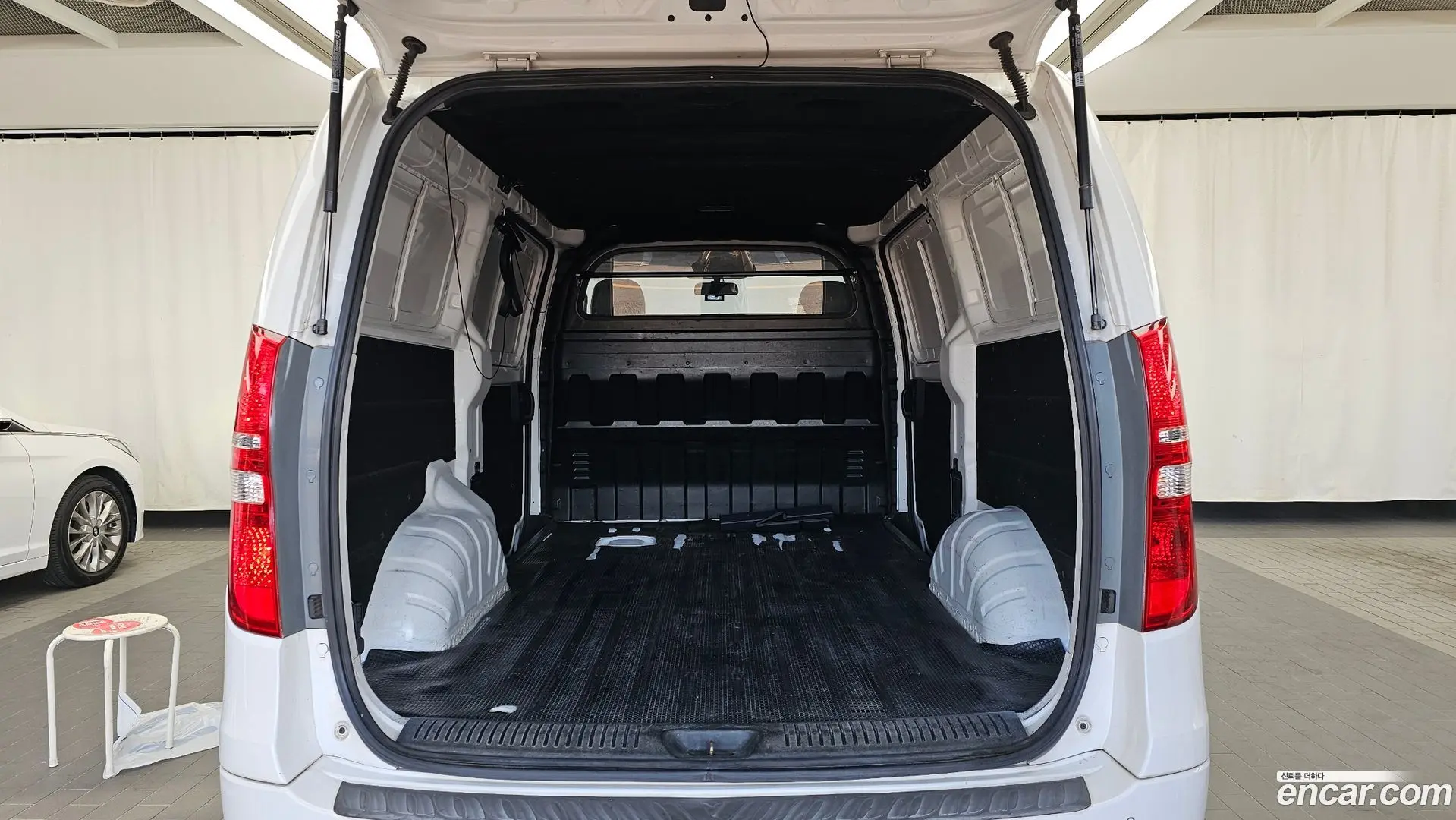 Hyundai Starex Van 3-Seater