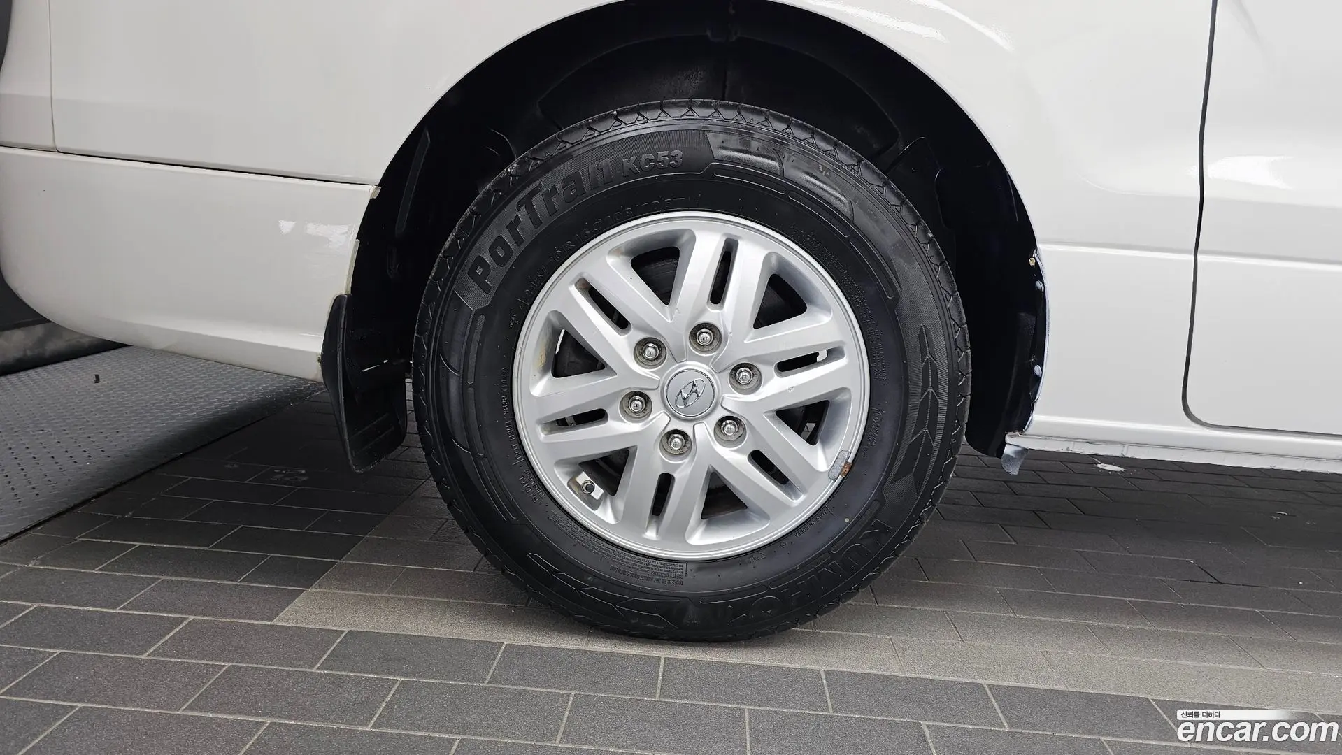 Hyundai Starex Van 3-Seater