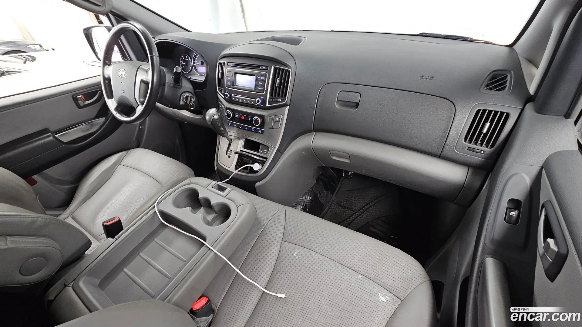 Hyundai Starex Van 3-Seater