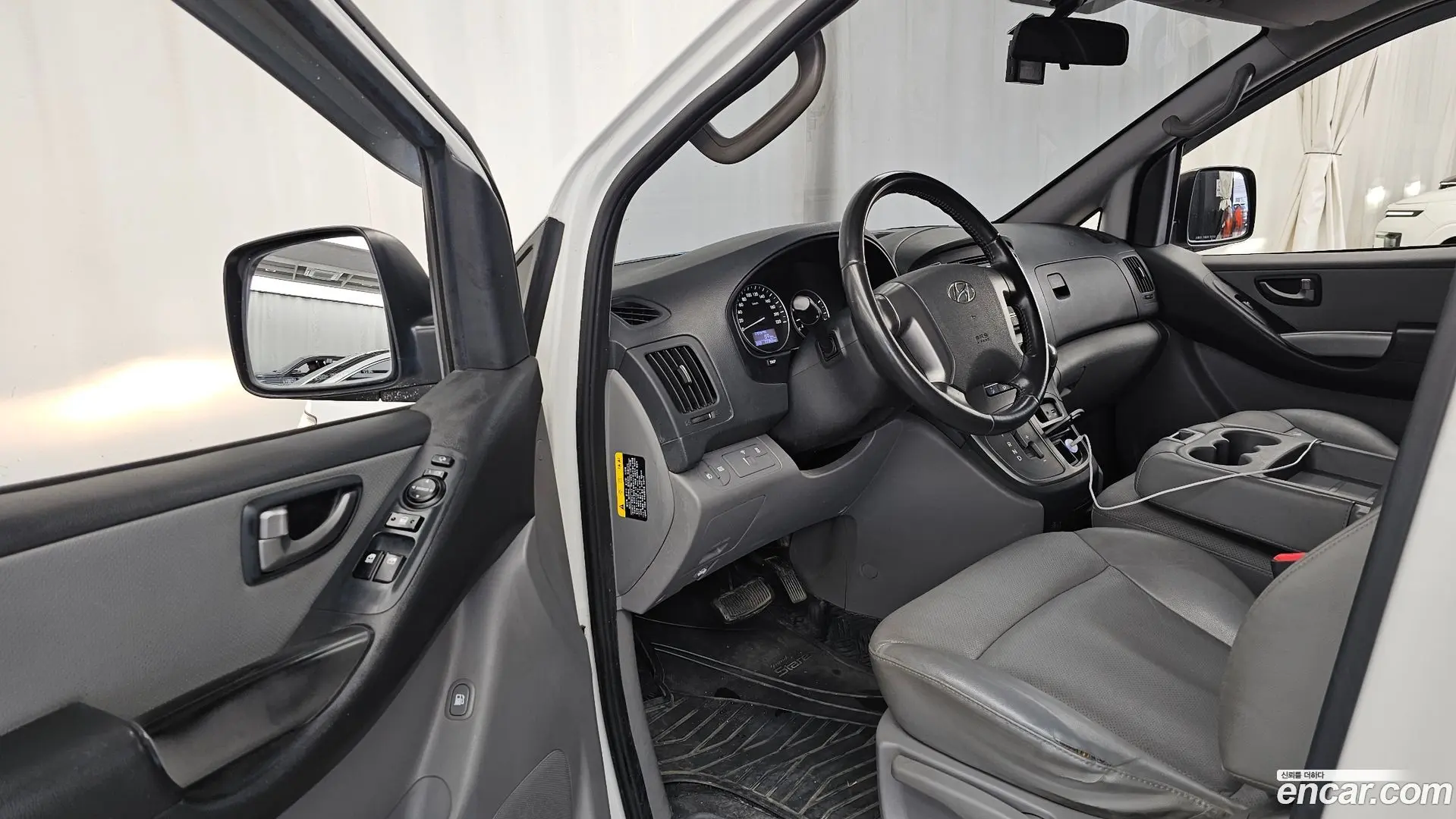 Hyundai Starex Van 3-Seater