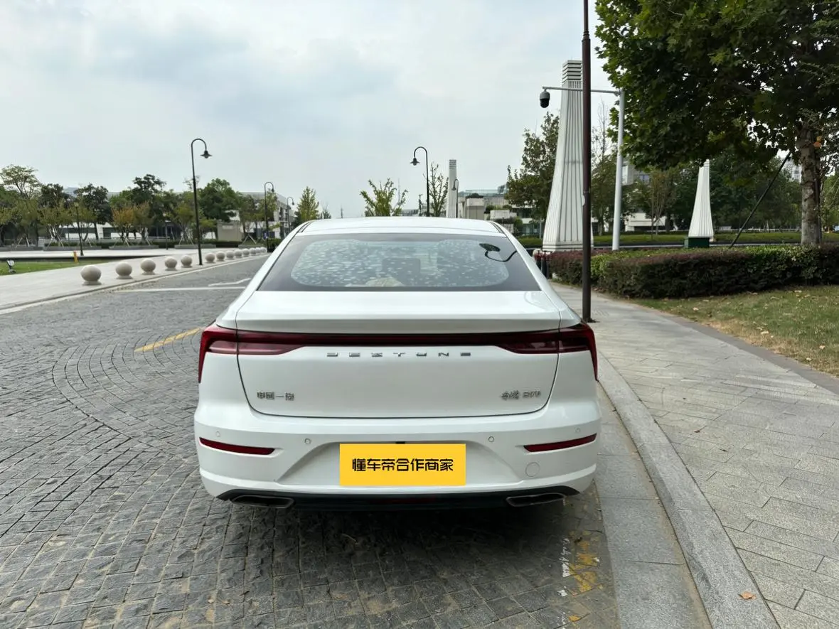 Bestune B70 2023 3rd Gen 1.5T Auto 70 Anniversary Commemorative