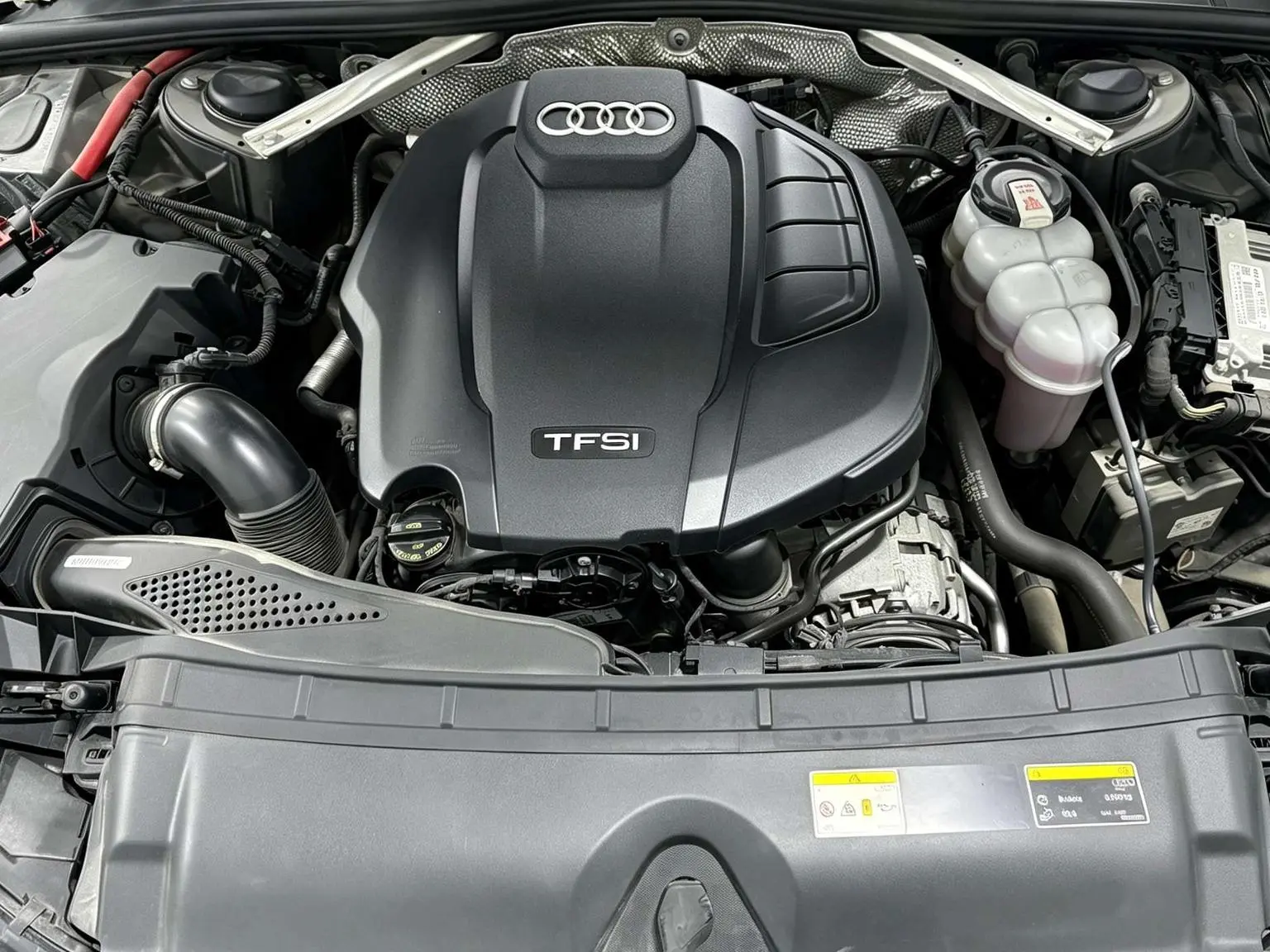 Audi A4L 2022 40 TFSI