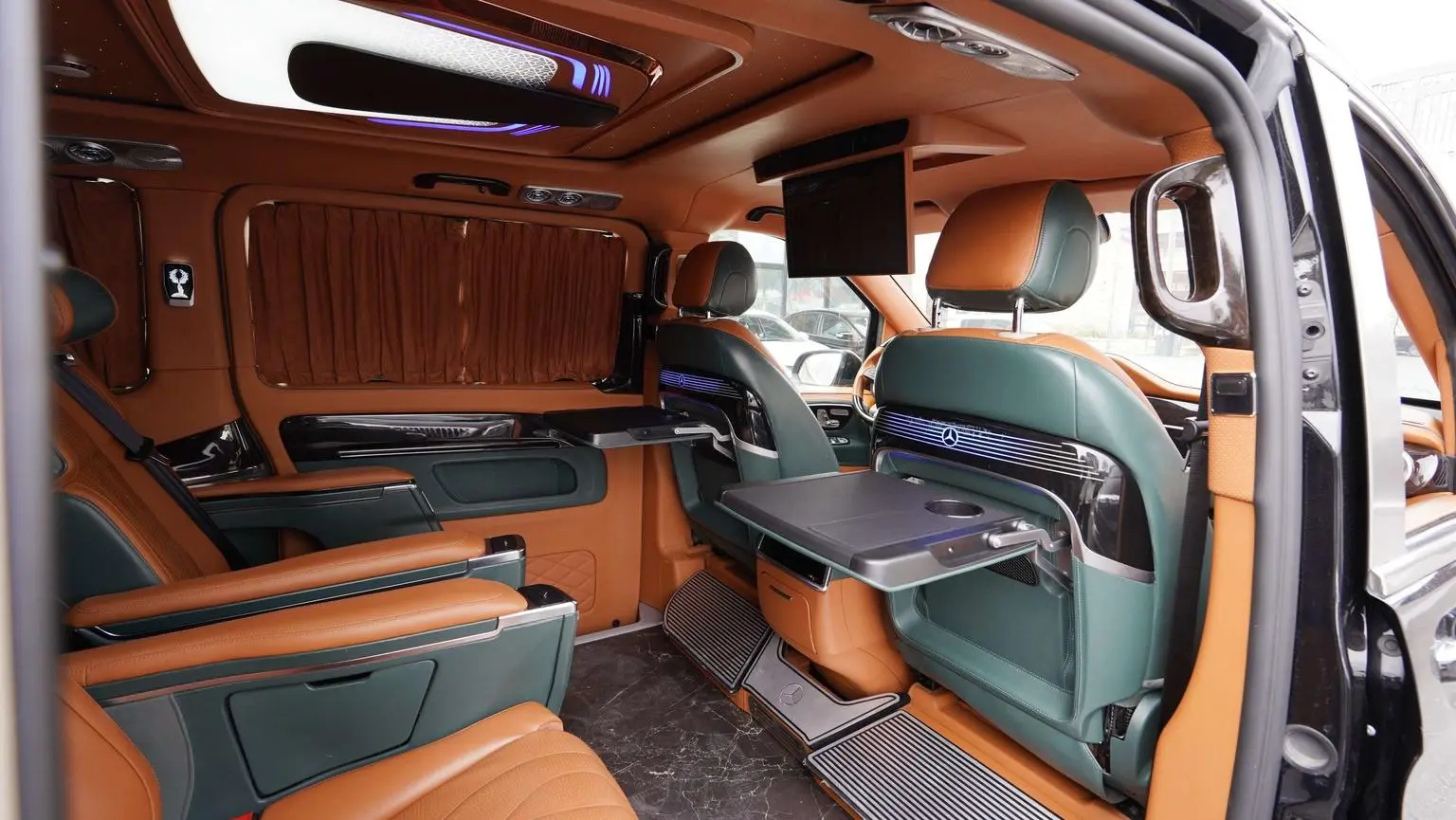 Mercedes-Benz 2023 2.0T Business 7 seat