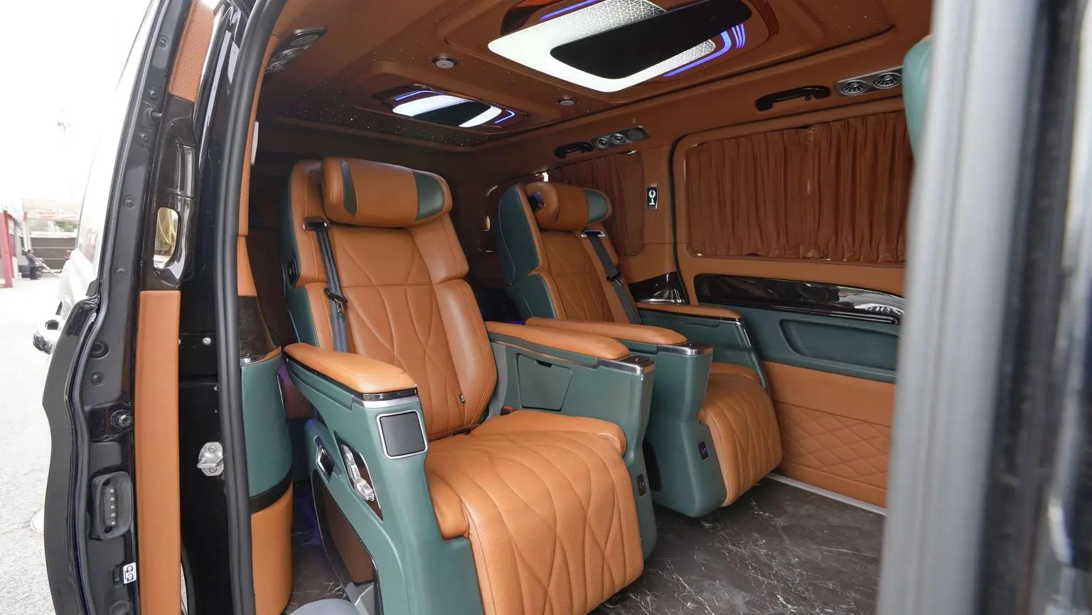 Mercedes-Benz 2023 2.0T Business 7 seat